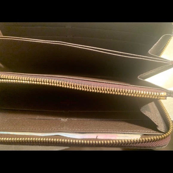 Louis Vuitton Zippy Wallet - Picture 7 of 9